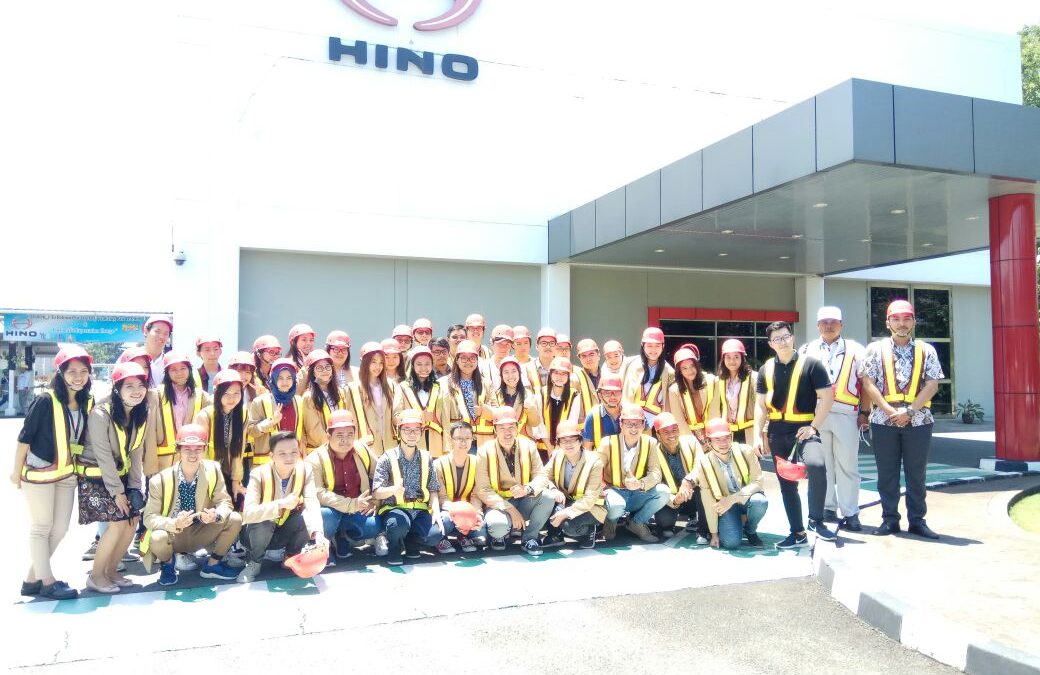 Himpunan Adbis Adakan KP ke PT. Hino Motors Manufacturing Indonesia